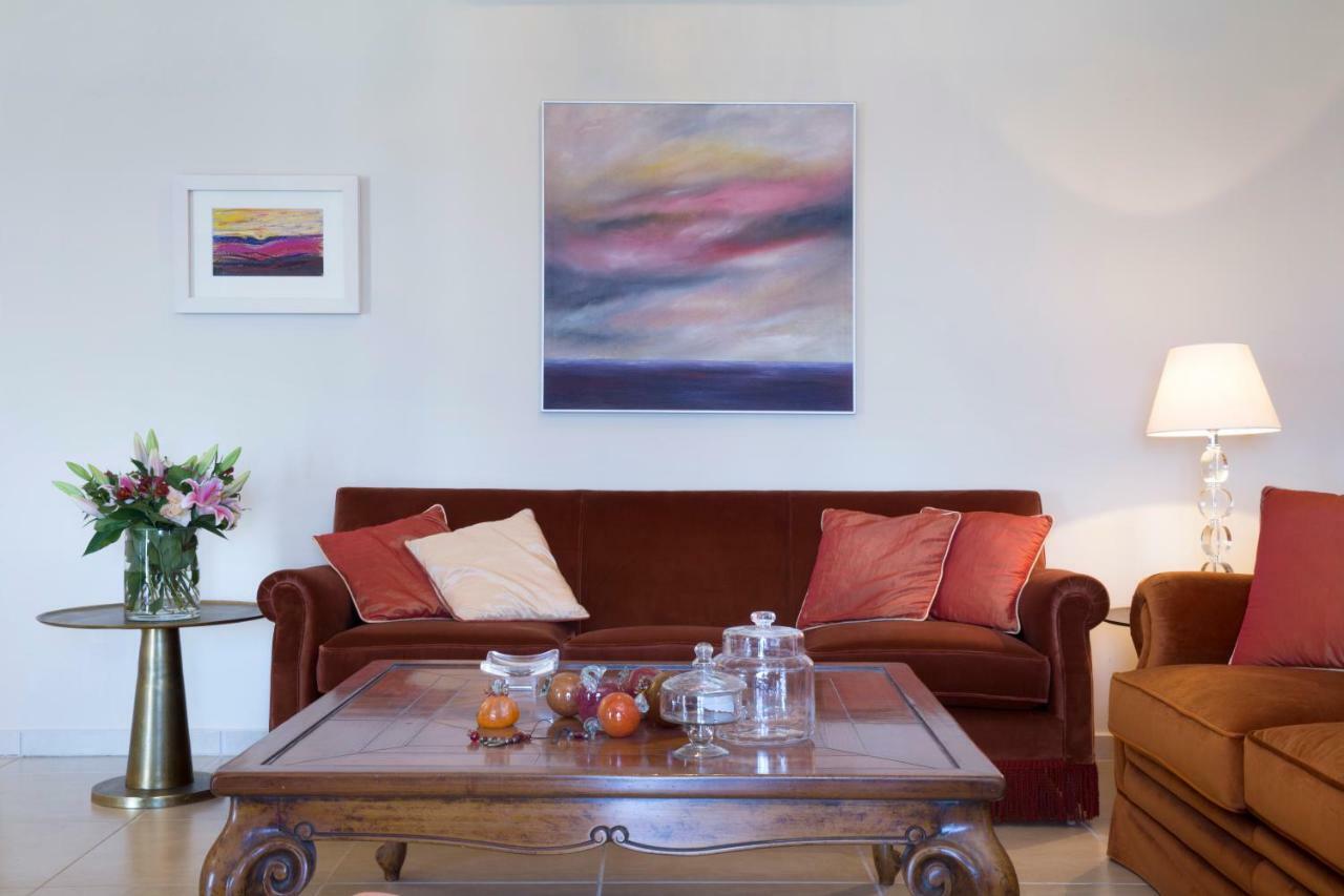 Avra Private Suites لاسي المظهر الخارجي الصورة